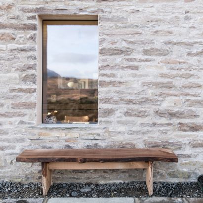 Latest Dezeen Weekly features a Scottish cottage and a 3D-printed vegan steak
