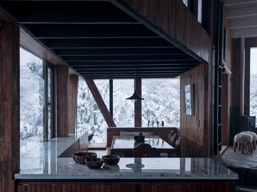 La Dacha Mountain Refuge by DRAA