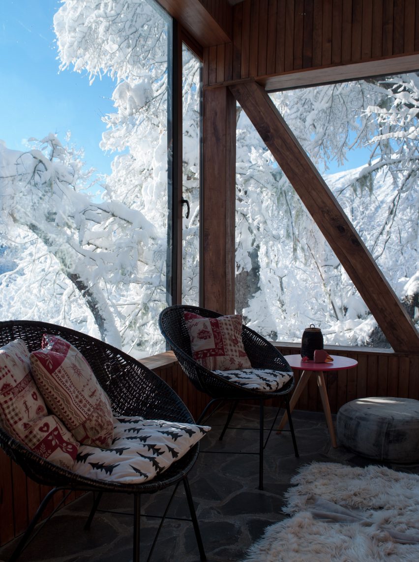 La Dacha Mountain Refuge by DRAA