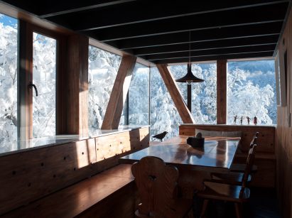 La Dacha Mountain Refuge by DRAA