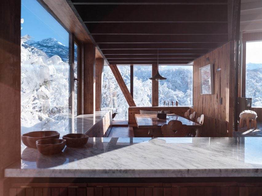 La Dacha Mountain Refuge by DRAA