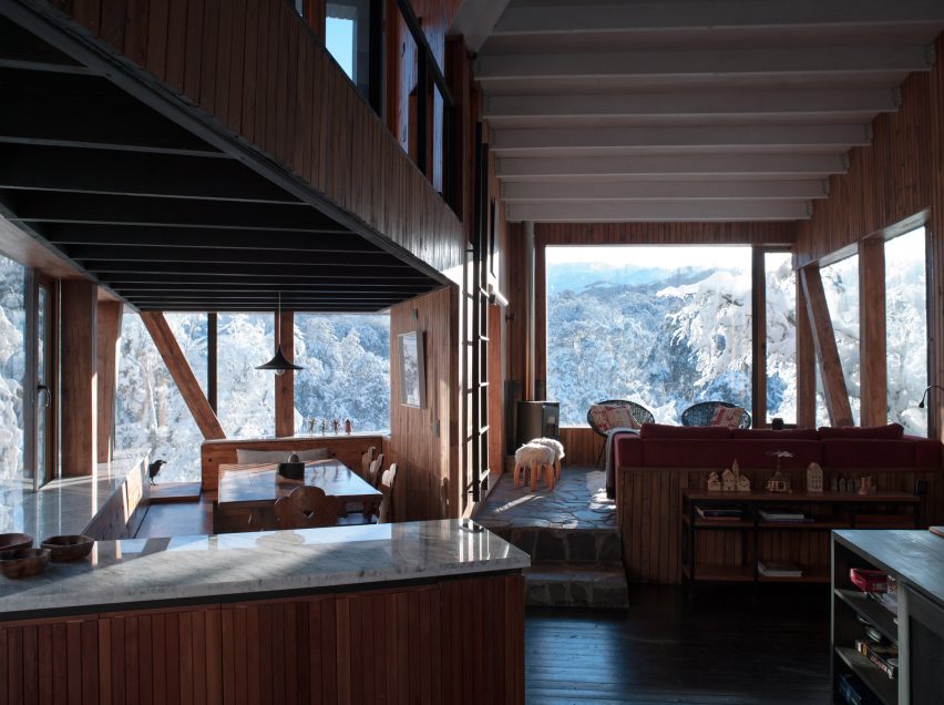 La Dacha Mountain Refuge by DRAA