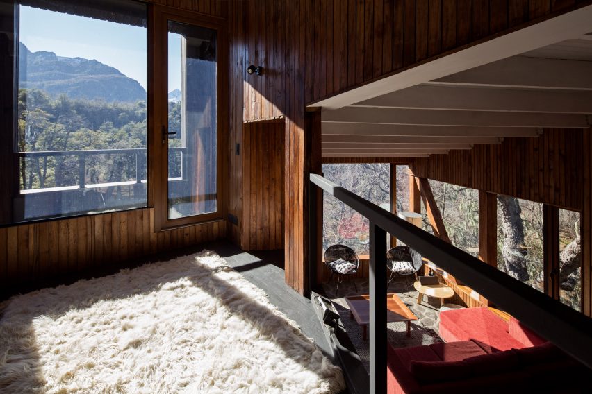 La Dacha Mountain Refuge by DRAA
