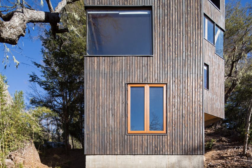 La Dacha Mountain Refuge by DRAA