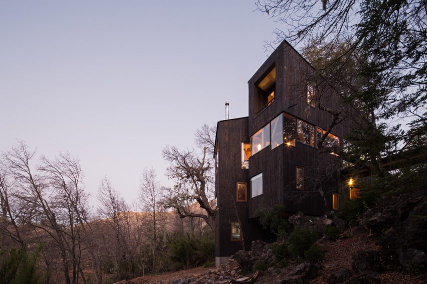 La Dacha Mountain Refuge by DRAA