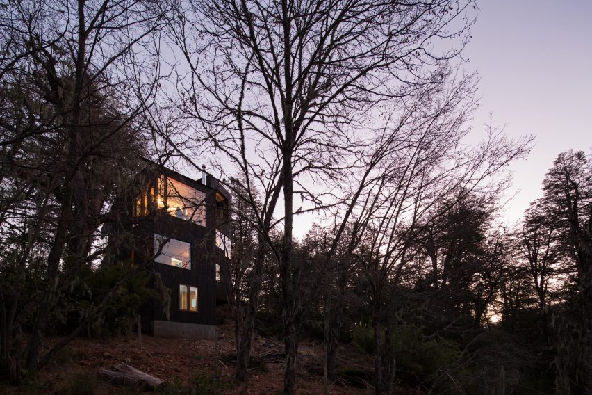 La Dacha Mountain Refuge by DRAA