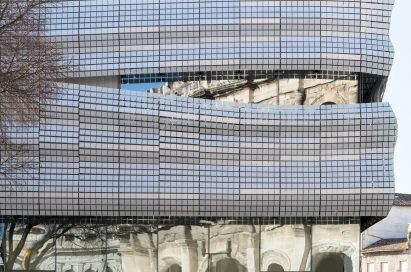 Facade detail of Musée de la Romanité of Nîmes by Elizabeth de Portzamparc