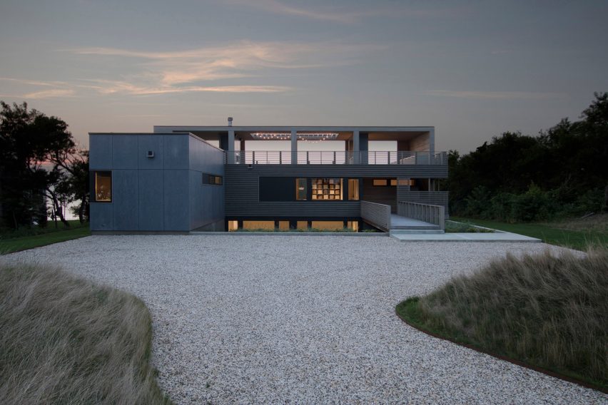 North Fork Bluff House by Resolution 4 Architecture