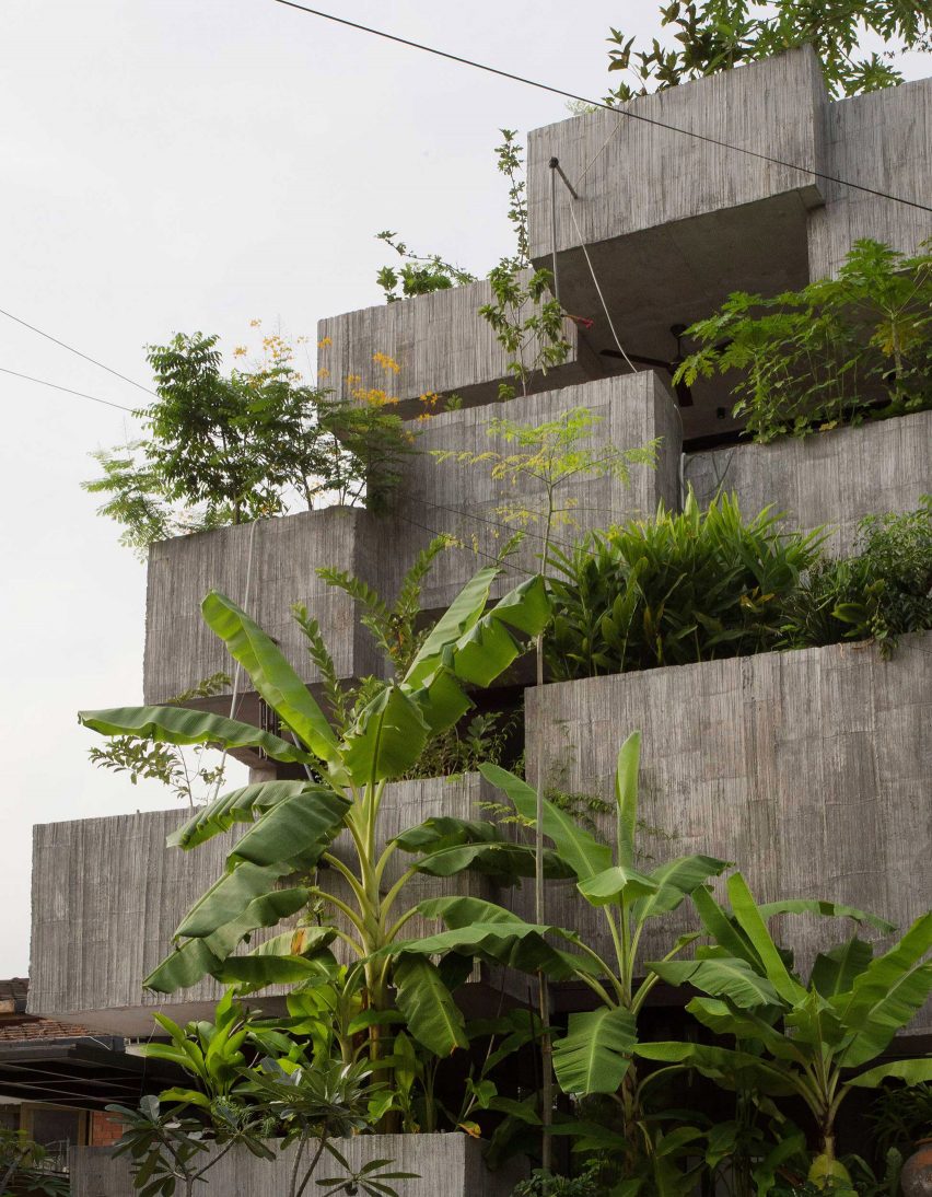 Planter Box House in Kuala Lumpur by Formzero