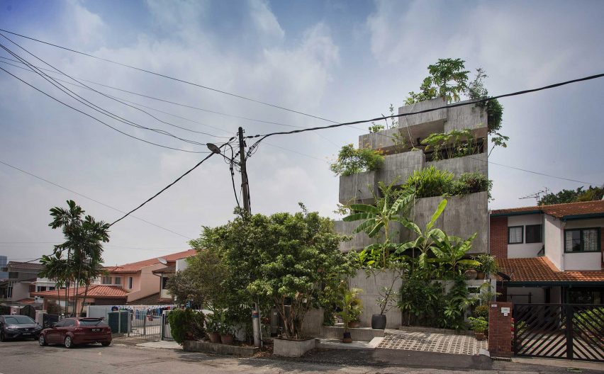 Planter Box House in Kuala Lumpur by Formzero