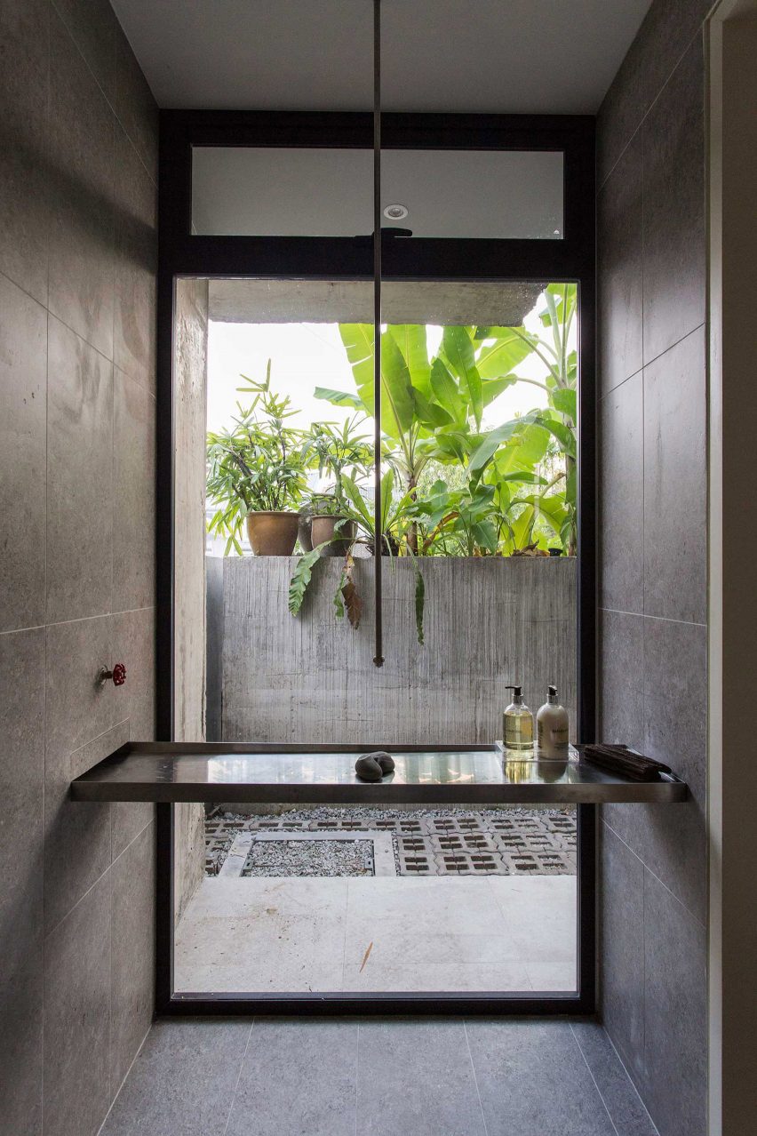 Planter Box House in Kuala Lumpur by Formzero