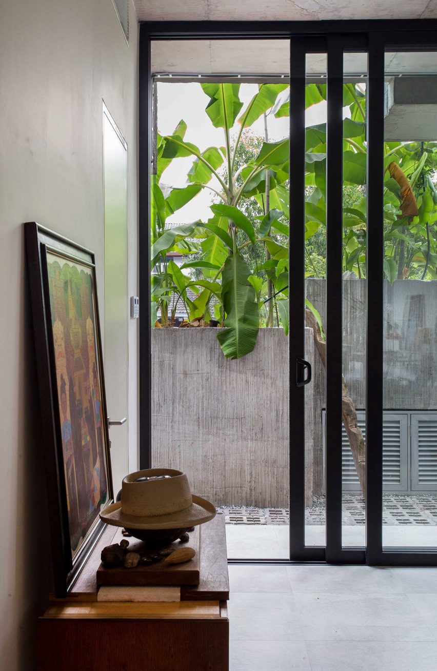Planter Box House in Kuala Lumpur by Formzero