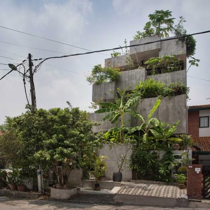 Planter Box House in Kuala Lumpur by Formzero
