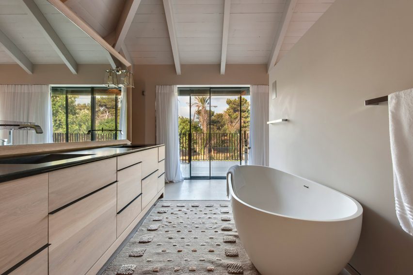 Vitrosca Promotion, B House by Eran Binderman and Rama Dotan