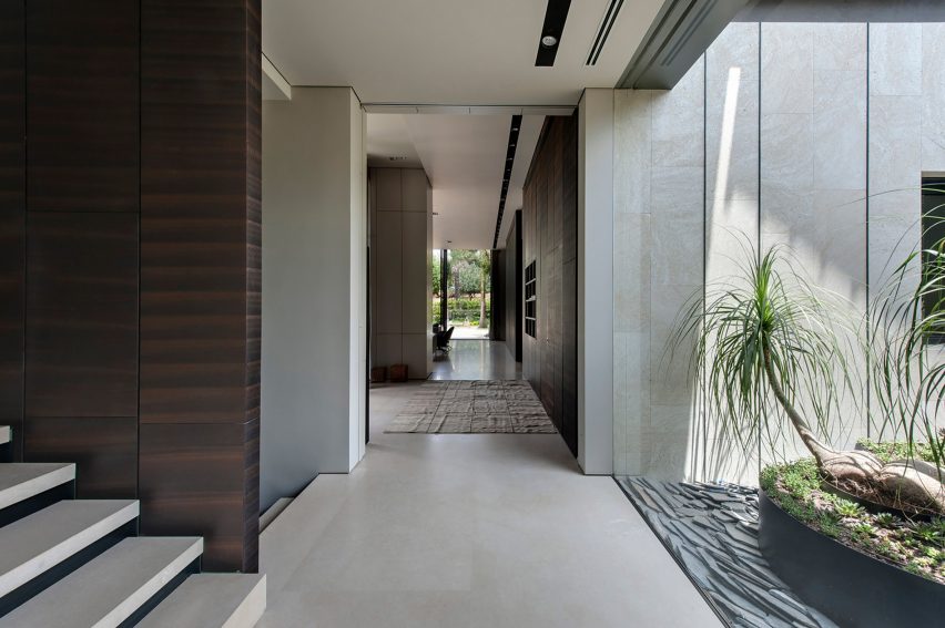 Vitrosca Promotion, B House by Eran Binderman and Rama Dotan