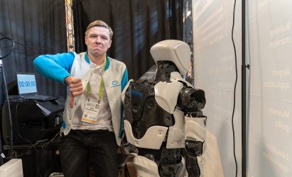Robot run over CES Promobot