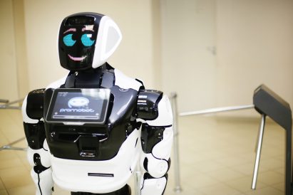 Robot run over CES Promobot
