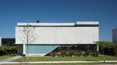 Casa BLQ by Luciano Kruk Arquitectos