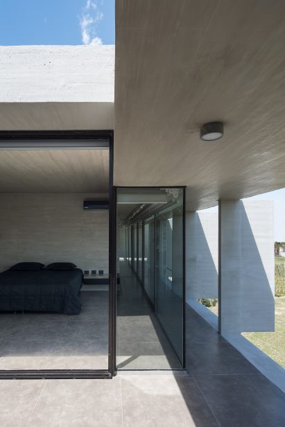 Casa BLQ by Luciano Kruk Arquitectos