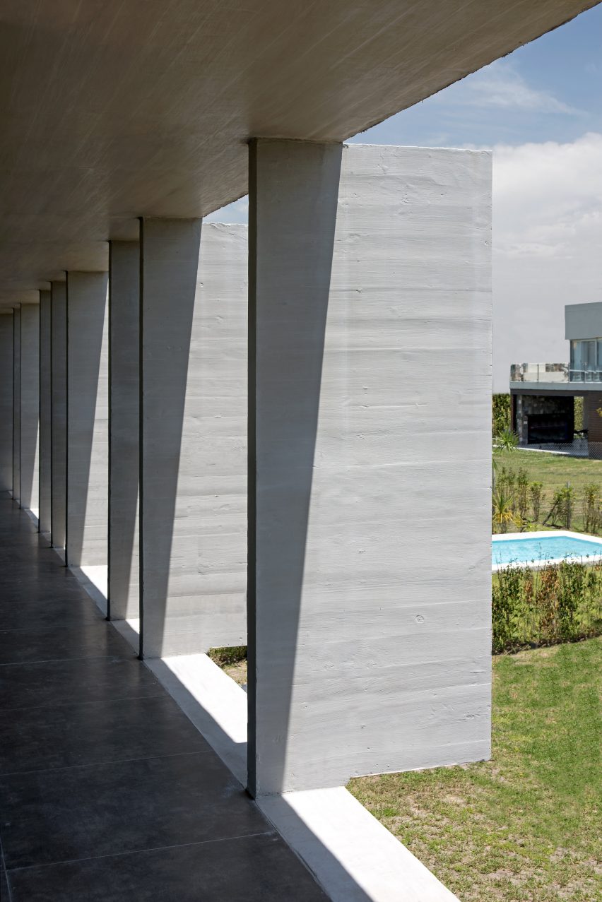 Casa BLQ by Luciano Kruk Arquitectos