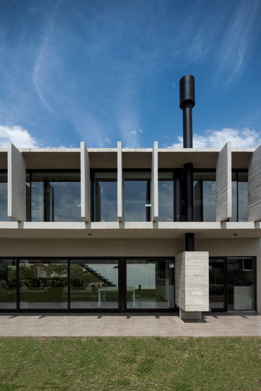 Casa BLQ by Luciano Kruk Arquitectos