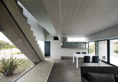 Casa BLQ by Luciano Kruk Arquitectos