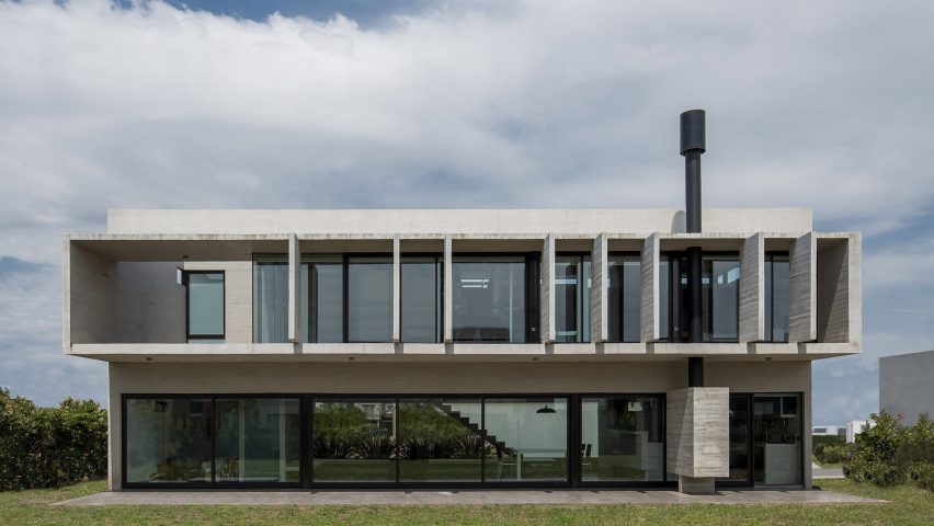Casa BLQ by Luciano Kruk Arquitectos