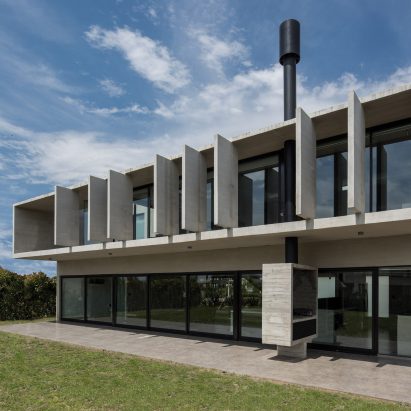 Casa BLQ by Luciano Kruk Arquitectos