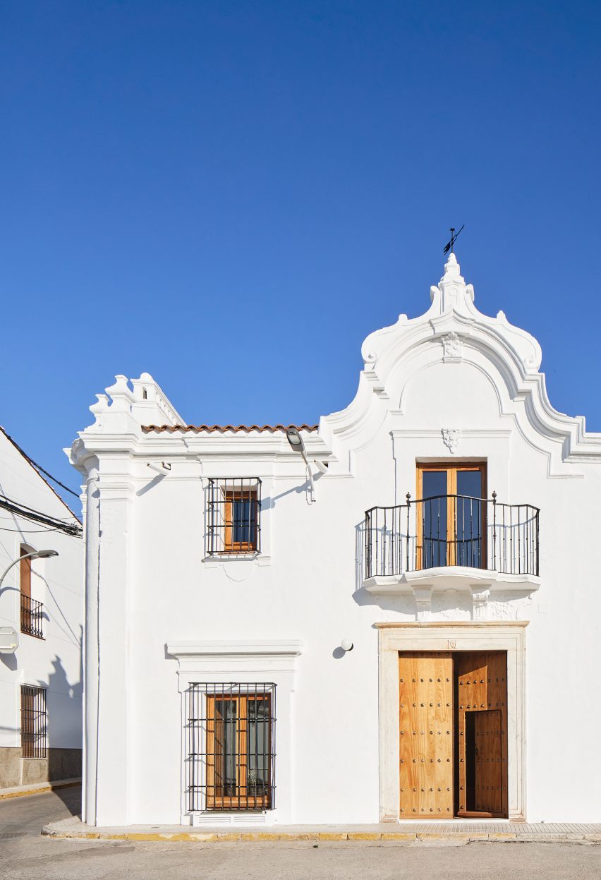 Front facade of Casa Villalba de los Barros, designed by Lucas y Hernández-Gil