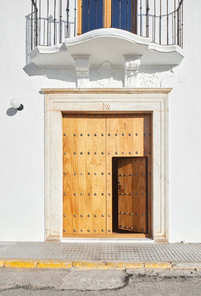 Front facade of Casa Villalba de los Barros, designed by Lucas y Hernández-Gil