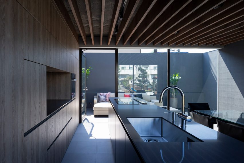 Cover House by Apollo Associates