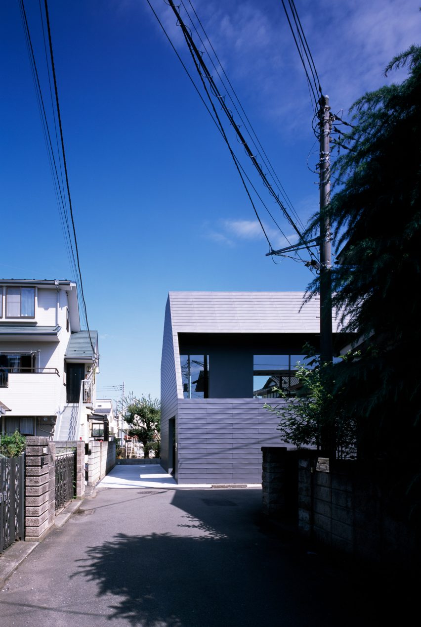 Cover House by Apollo Associates