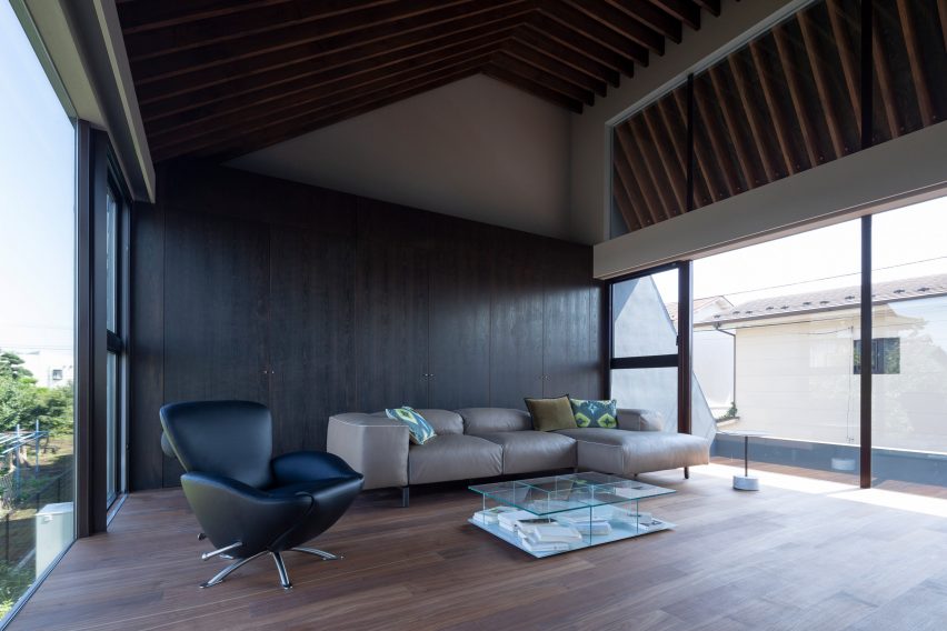 Cover House by Apollo Associates