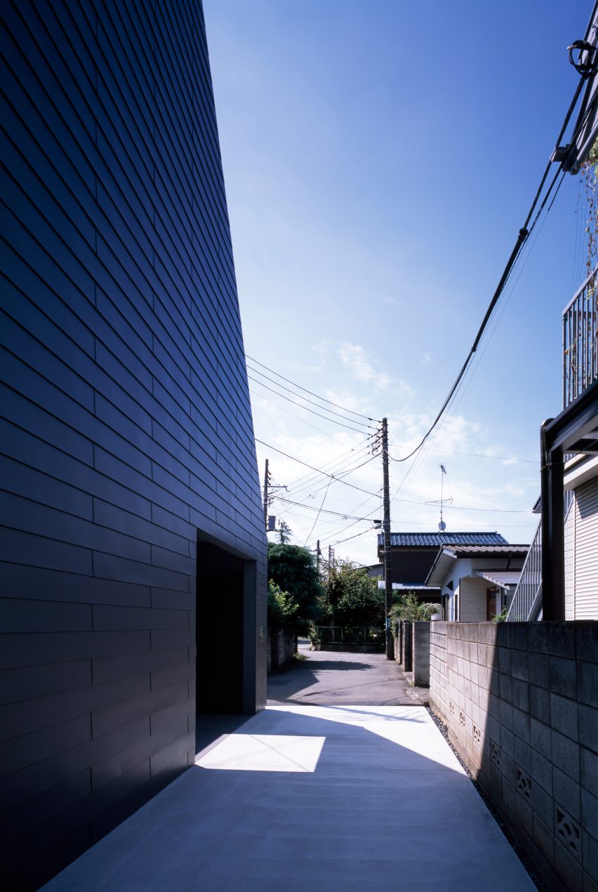 Cover House by Apollo Associates