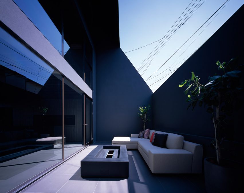 Cover House by Apollo Associates