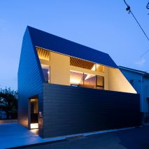 Cover House by Apollo Associates