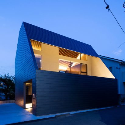 Cover House by Apollo Associates