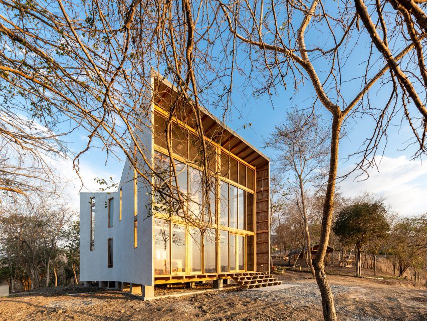 Don Juan House by Emilio Lopez