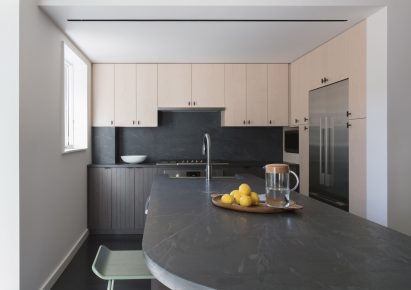 Extro-Intro Residence by Kalos Eidos
