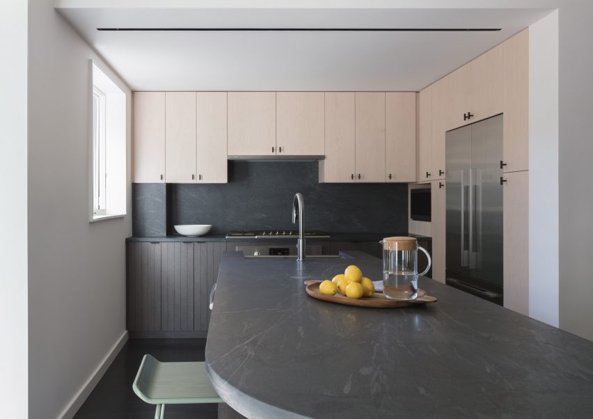 Extro-Intro Residence by Kalos Eidos