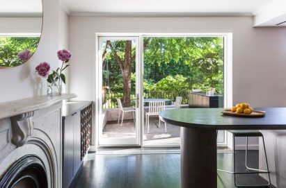 Extro-Intro Residence by Kalos Eidos