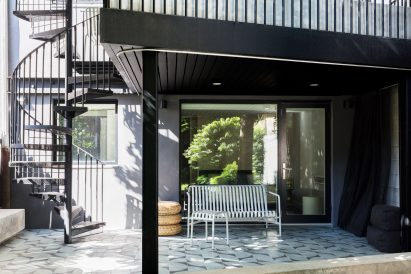 Extro-Intro Residence by Kalos Eidos