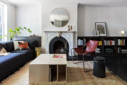 Extro-Intro Residence by Kalos Eidos