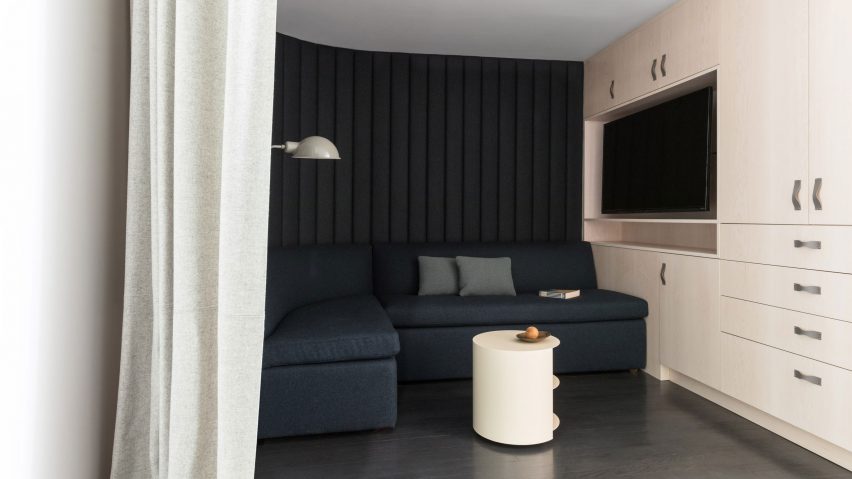 Extro-Intro Residence by Kalos Eidos