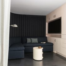 Extro-Intro Residence by Kalos Eidos