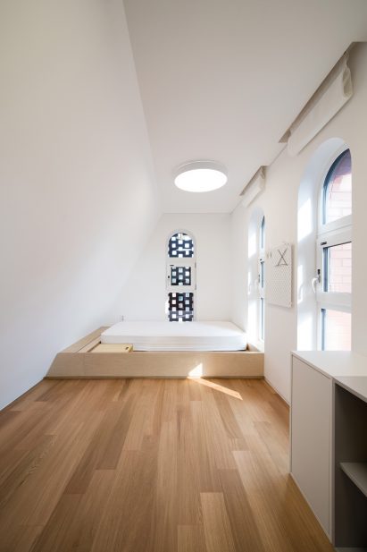 Five-Storey House by stpmj