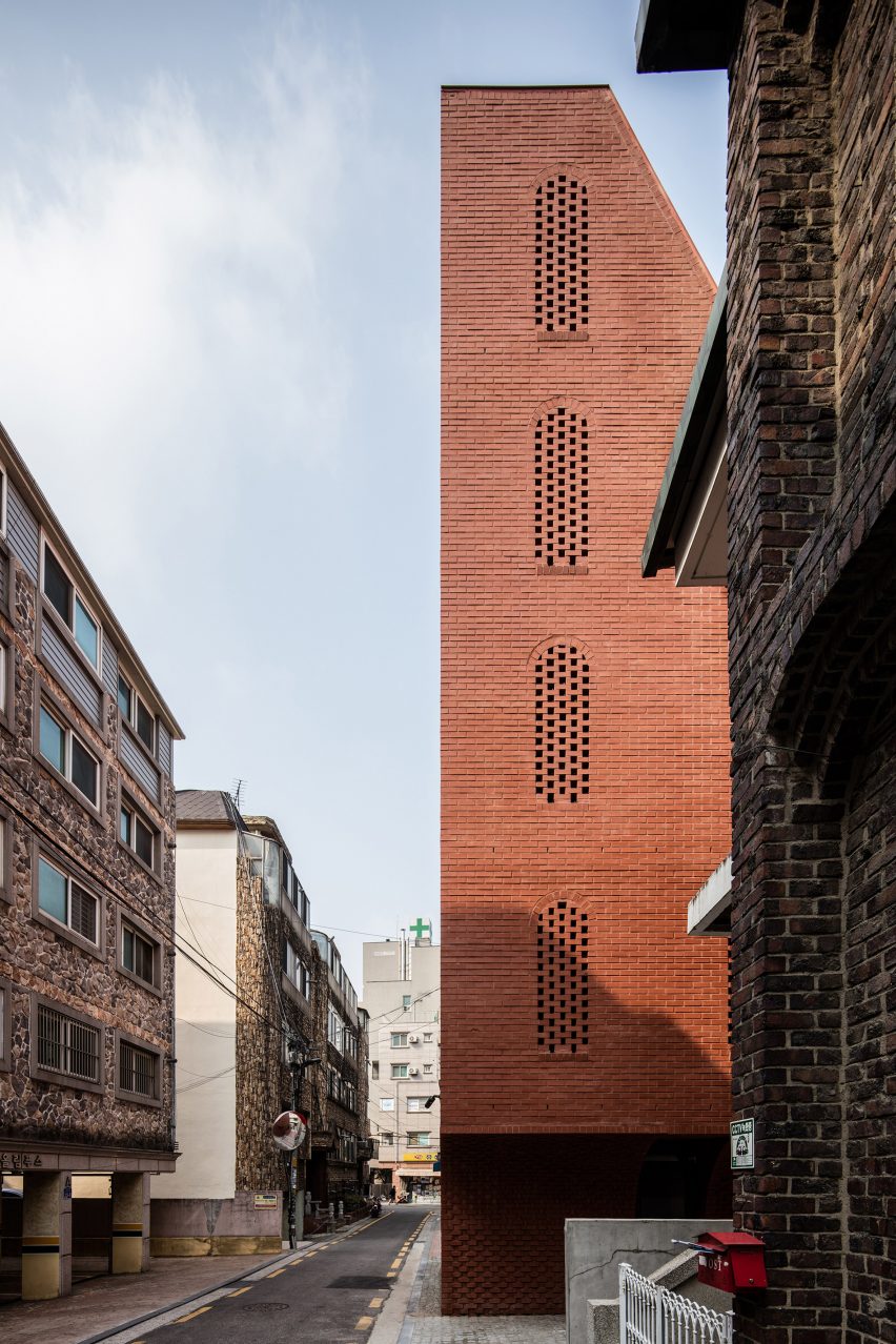 Five-Storey House by stpmj