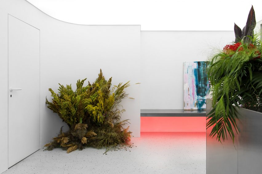 Guapa Flower Shop by Eduard Eremchuck