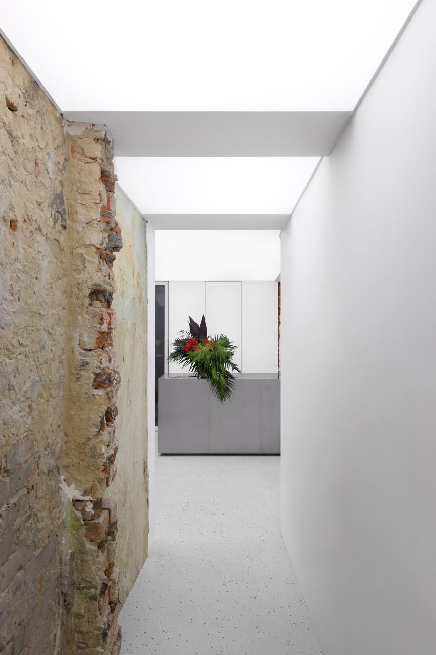 Guapa Flower Shop by Eduard Eremchuck