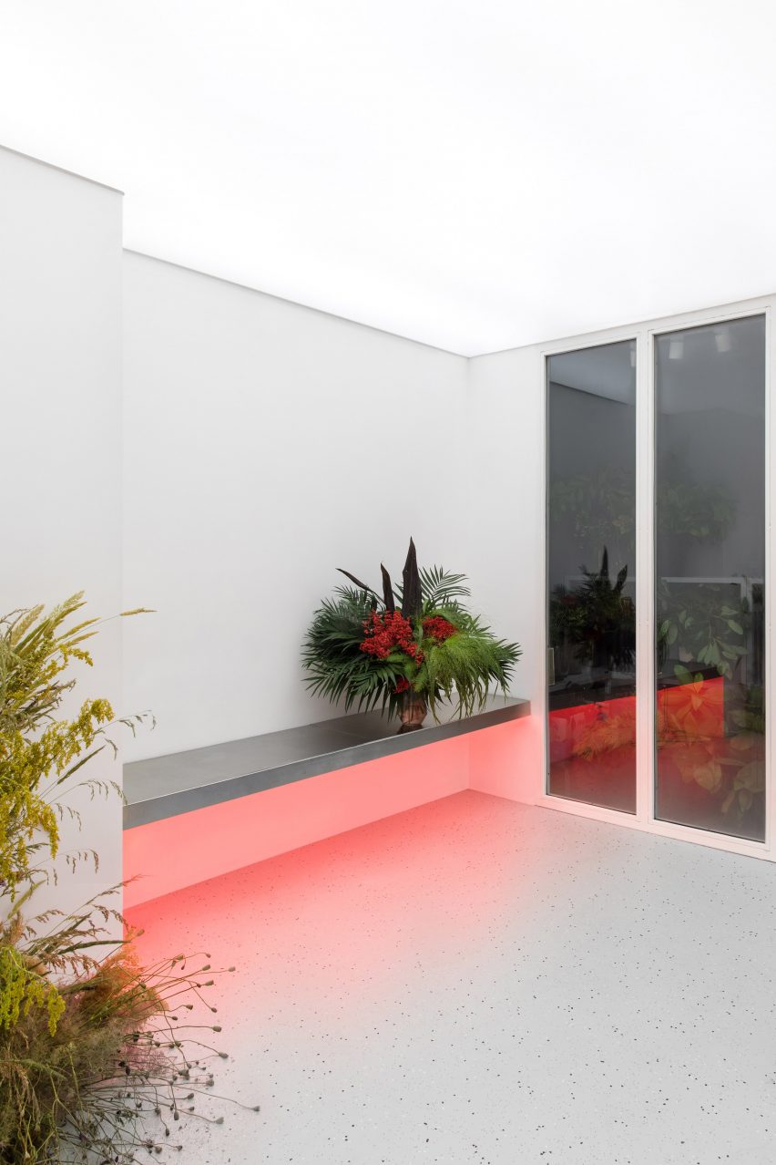 Guapa Flower Shop by Eduard Eremchuck